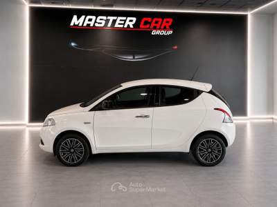 Lancia Ypsilon 5 porte S&S Hybrid Ecochic Gold Bianco usata ROVIGO
