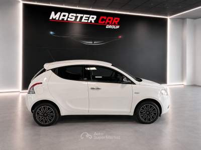 Lancia Ypsilon 5 porte S&S Hybrid Ecochic Gold Bianco usata ROVIGO