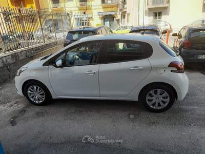 Peugeot 208 5 porte Allure Bianco usata Napoli