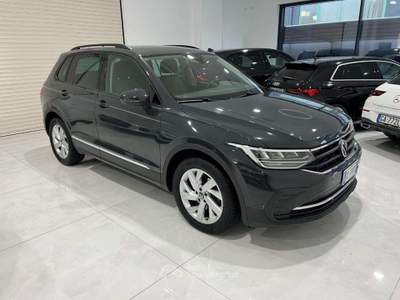 Volkswagen Tiguan 2.0 TDI 150 CV SCR DSG Advanced ACC Grigio usata Asolo
