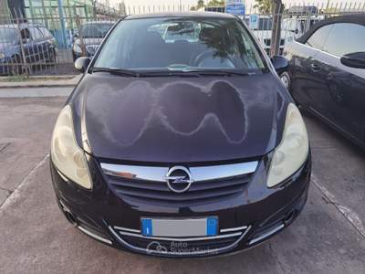 Opel Corsa 5 porte Club Nero usata Galatina