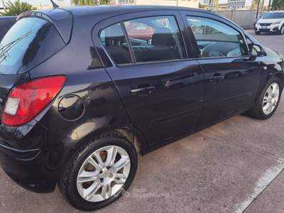 Opel Corsa 5 porte Club Nero usata Galatina