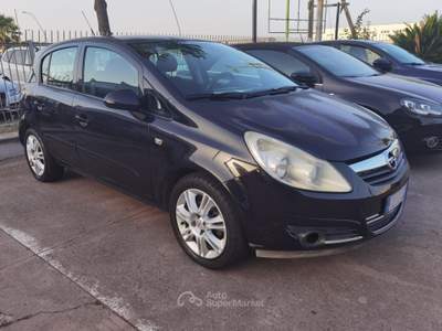 Opel Corsa 5 porte Club Nero usata Galatina