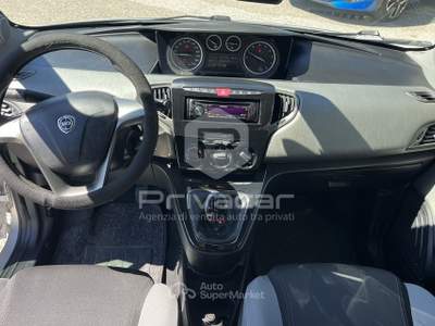 Lancia Ypsilon LANCIA Ypsilon 0.9 TwinAir 85 CV 5 porte Metano Ecochic Gold Grigio usata Foligno