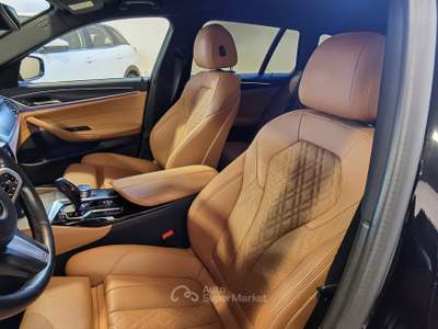 BMW Serie 5 520d 520d 48V Aut. Touring MSport Nero usata Galatina