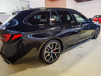 BMW Serie 5 520d 520d 48V Aut. Touring MSport Nero usata Galatina