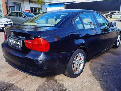 BMW Serie 3 320d 320d Aut. xDrive Attiva Nero usata Galatina