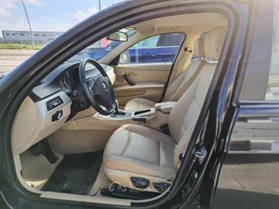 BMW Serie 3 320d 320d Aut. xDrive Attiva Nero usata Galatina