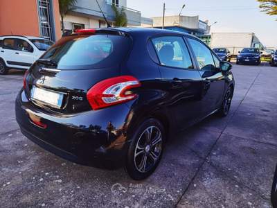 Peugeot 208 5 porte Active Nero usata Galatina