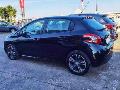 Peugeot 208 5 porte Active Nero usata Galatina