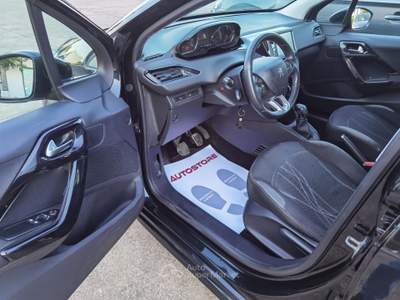 Peugeot 208 5 porte Active Nero usata Galatina