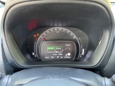 Toyota Aygo X 1.0B (72 CV) Trend S-CVT Beige usata Varese