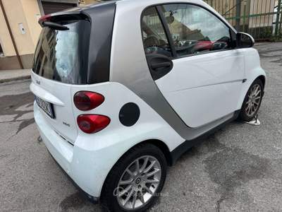 Smart ForTwo Fortwo II 1.0 mhd Pulse 71cv Bianco usata Genova
