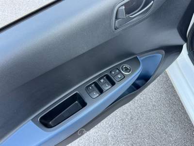 Hyundai i10 1.0 MPI 66cv A/T Login Bianco usata San Giuseppe Vesuviano