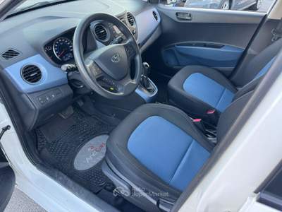 Hyundai i10 1.0 MPI 66cv A/T Login Bianco usata San Giuseppe Vesuviano