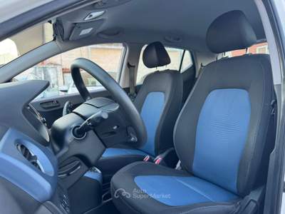 Hyundai i10 1.0 MPI 66cv A/T Login Bianco usata San Giuseppe Vesuviano