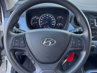 Hyundai i10 1.0 MPI 66cv A/T Login Bianco usata San Giuseppe Vesuviano