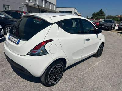 Lancia Ypsilon Ypsilon III 2021 1.0 firefly hybrid Gold s Bianco usata Sant'Omero