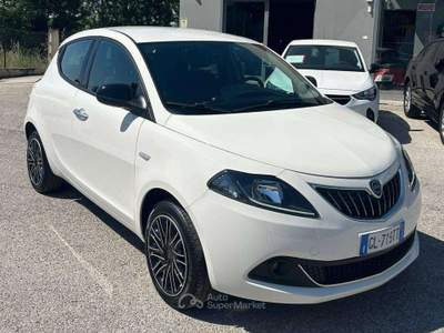 Lancia Ypsilon Ypsilon III 2021 1.0 firefly hybrid Gold s Bianco usata Sant'Omero