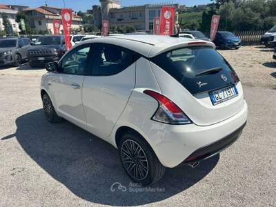 Lancia Ypsilon Ypsilon III 2021 1.0 firefly hybrid Gold s Bianco usata Sant'Omero