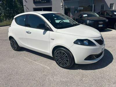 Lancia Ypsilon Ypsilon III 2021 1.0 firefly hybrid Gold s Bianco usata Sant'Omero