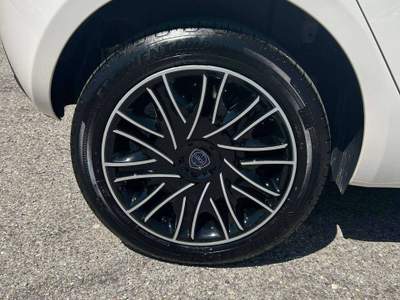 Lancia Ypsilon Ypsilon III 2021 1.0 firefly hybrid Gold s Bianco usata Sant'Omero