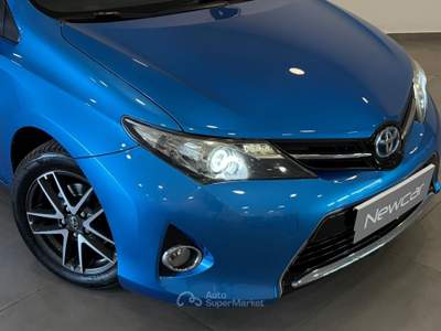 Toyota Auris 1.8 Hybrid Lounge Blu/Azzurro usata Caresanablot