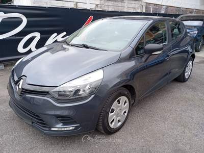 Renault Clio 5P 0.9 TCe 12V 75CV Life Grigio usata Giugliano in Campania