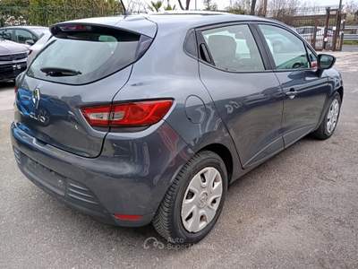Renault Clio 5P 0.9 TCe 12V 75CV Life Grigio usata Giugliano in Campania