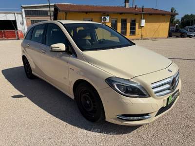 Mercedes-Benz Classe B B 180 CDI BlueEFFICIENCY Executive Beige usata Ferrara