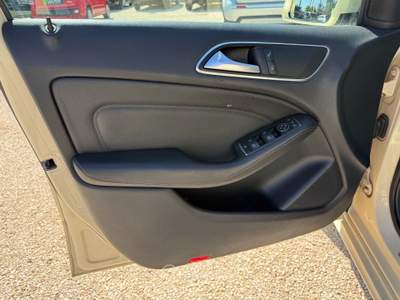 Mercedes-Benz Classe B B 180 CDI BlueEFFICIENCY Executive Beige usata Ferrara