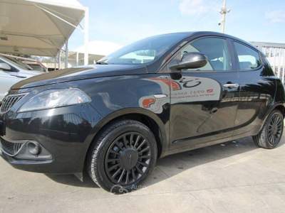 Lancia Ypsilon 1.0 5p Hybrid Silver |2022 Nero usata Noto