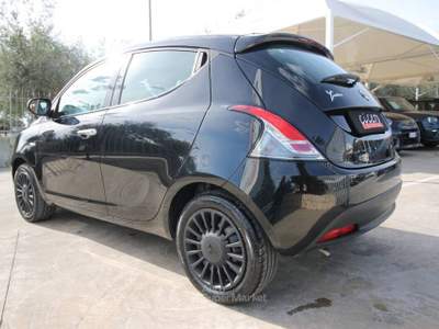 Lancia Ypsilon 1.0 5p Hybrid Silver |2022 Nero usata Noto