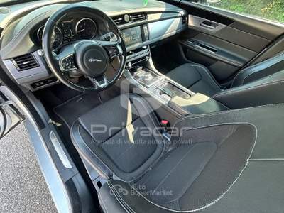 Jaguar XF JAGUAR XF 2.0 D 240 CV AWD aut. R-Sport Grigio usata Milano