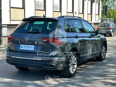 Volkswagen Tiguan VOLKSWAGEN Tiguan 2.0 TDI 150 CV SCR DSG Life Grigio usata Milano