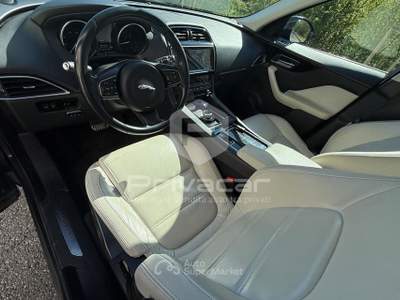 Jaguar F-Pace JAGUAR F-Pace 2.0 D 180 CV AWD aut. Prestige Grigio usata Milano