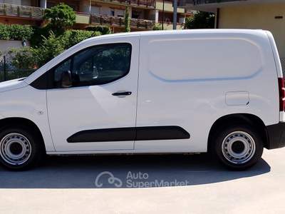 Peugeot Partner 4P VETT. FURGONATA L1 BLUEHDI 100CV PREMIUM Bianco usata Isernia