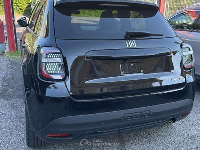 Fiat 600 LA PRIMA Hybrid DCT Navi PELLE+Massage Sitz+FULL-LED Nero usata Roma
