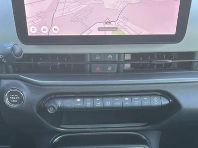 Fiat 600 LA PRIMA Hybrid DCT Navi PELLE+Massage Sitz+FULL-LED Nero usata Roma