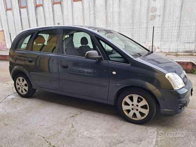 Opel Meriva 16V Club ok neopatentati usata Porto Mantovano