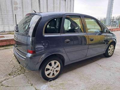 Opel Meriva 16V Club ok neopatentati usata Porto Mantovano