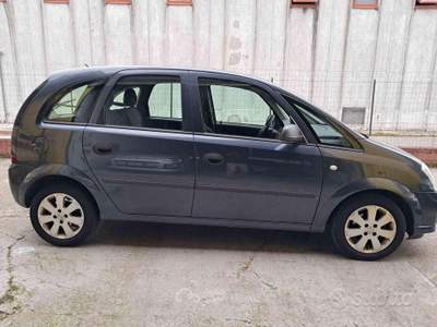 Opel Meriva 16V Club ok neopatentati usata Porto Mantovano