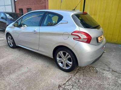Peugeot 208 serie 1.2 VTi 82 CV 3 porte Allure usata Porto Mantovano