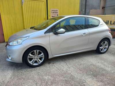 Peugeot 208 serie 1.2 VTi 82 CV 3 porte Allure usata Porto Mantovano
