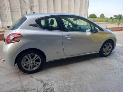 Peugeot 208 serie 1.2 VTi 82 CV 3 porte Allure usata Porto Mantovano