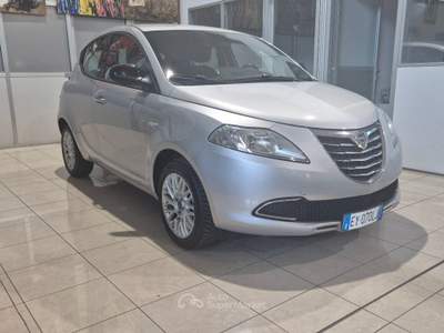 Lancia Ypsilon 1.2 69 CV 5 porte Elle Argento usata Milano