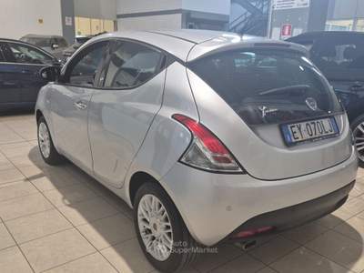 Lancia Ypsilon 1.2 69 CV 5 porte Elle Argento usata Milano