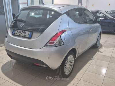Lancia Ypsilon 1.2 69 CV 5 porte Elle Argento usata Milano
