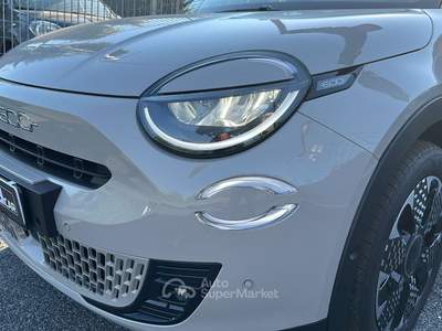 Fiat 600 LA PRIMA Hybrid DCT Navi PELLE+Massage Sitz+FULL-LED Beige usata Roma