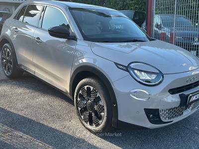 Fiat 600 LA PRIMA Hybrid DCT Navi PELLE+Massage Sitz+FULL-LED Beige usata Roma